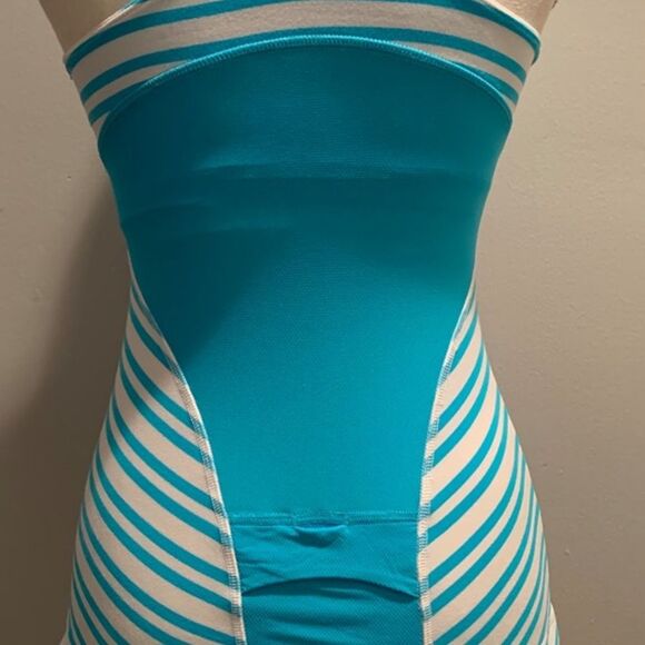 Lululemon Deep V Athletic Twin Stripe Spry Blue / Spry Blue Tank Size 4 - Picture 5 of 6